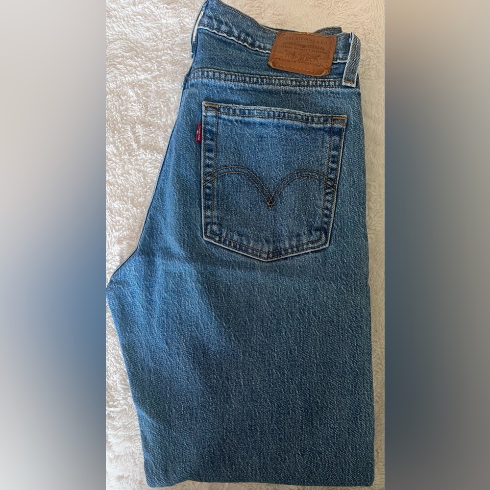 LEVI’S WEDGIE STRAIGHT JEANS